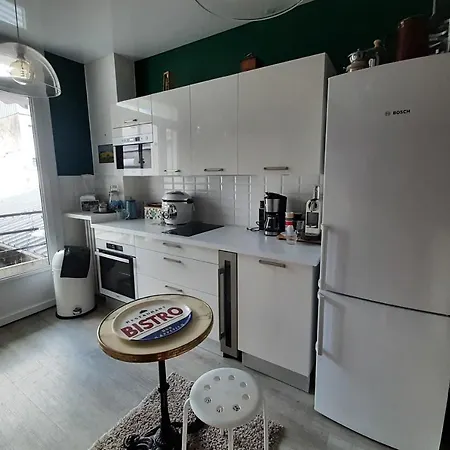 Beautiful And Spacious Flat #tours #train Station #parking 公寓