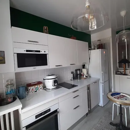 Beautiful And Spacious Flat #tours #train Station #parking 公寓