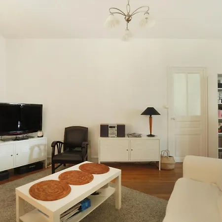 公寓 Beautiful And Spacious Flat #tours #train Station #parking *