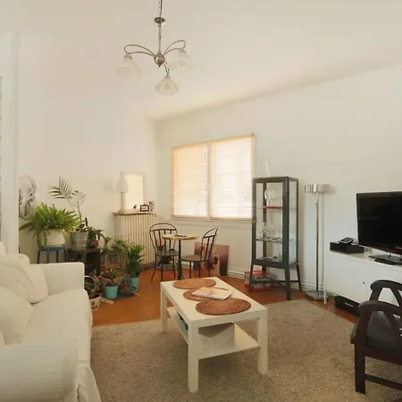 Beautiful And Spacious Flat #tours #train Station #parking *