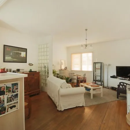 公寓 Beautiful And Spacious Flat #tours #train Station #parking *